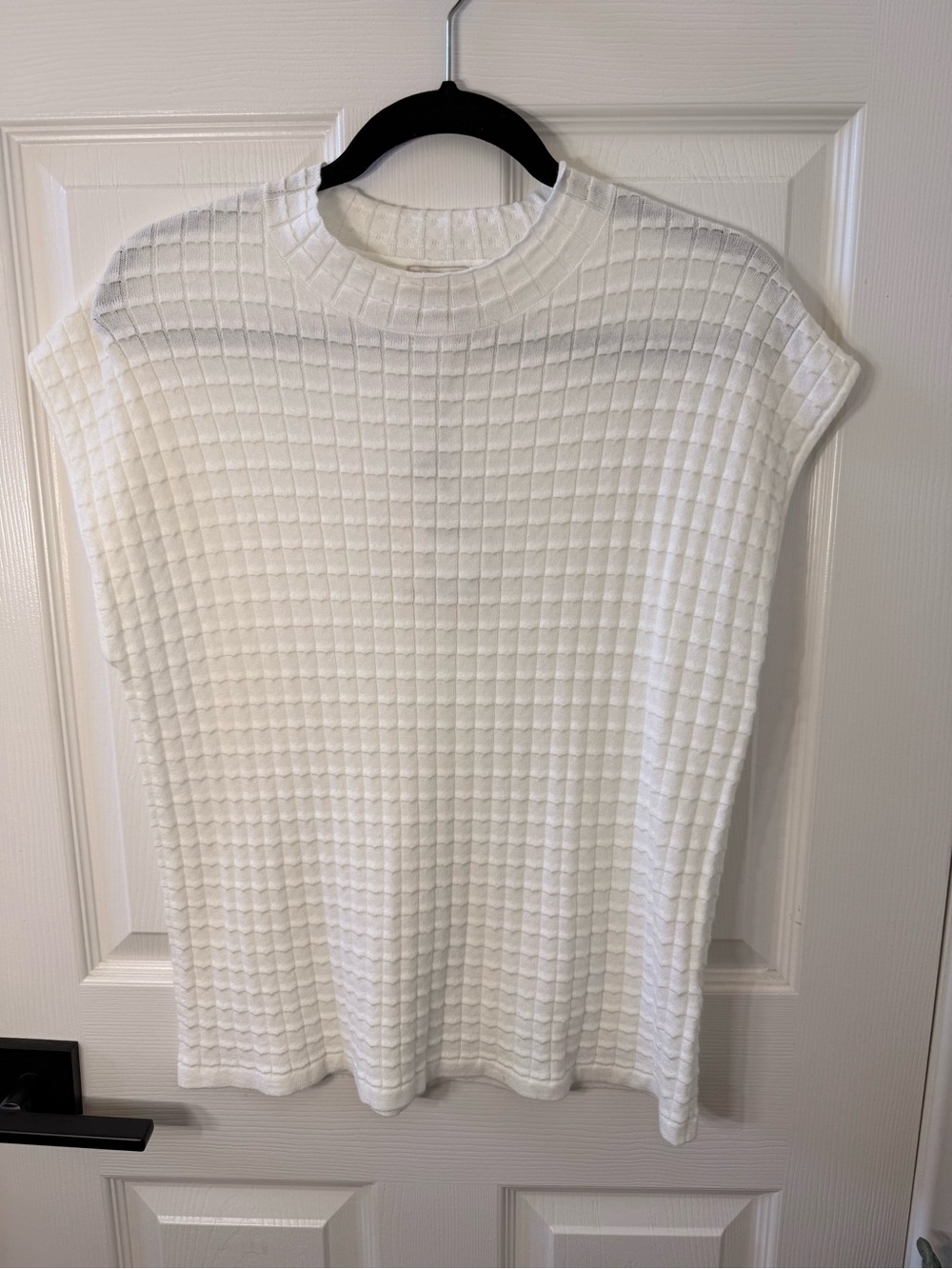 Women’s White Textured Sleeveless Tunic NWT